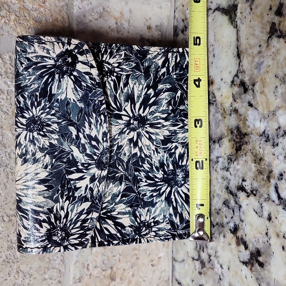 Patricia Nash Reiti Wallet Black & White Sunflower Print - Picture 13 of 15